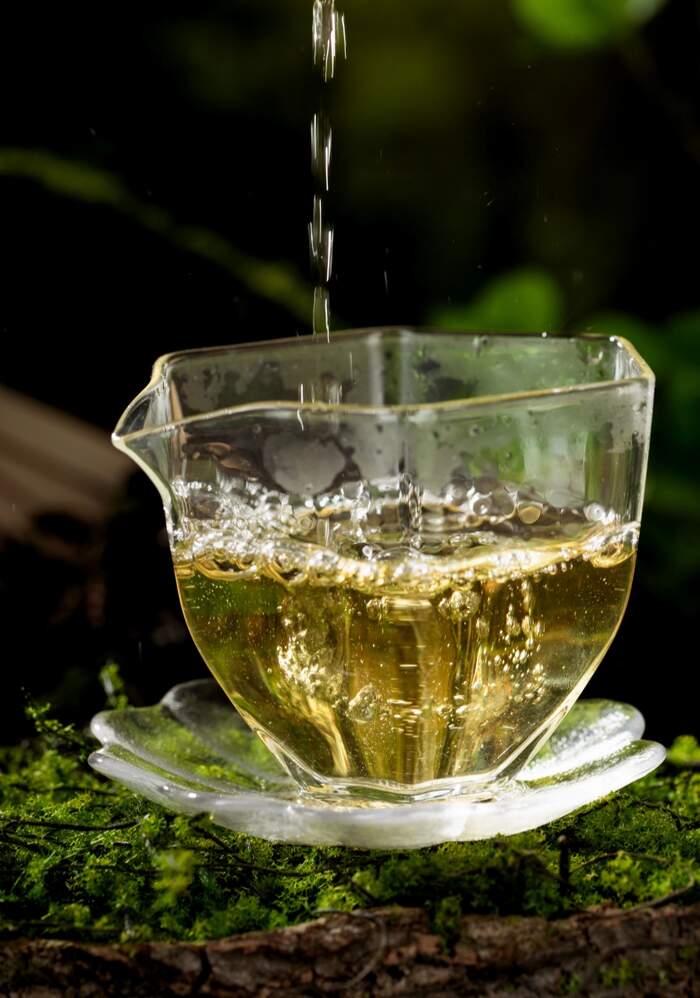 白茶压饼：不只是简单“压一压”