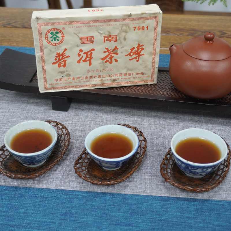 73厚砖：昆明茶厂70年代研制，鼻祖级老熟茶，真正的一砖难求！