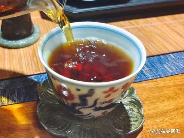 97红印青饼大口中，出身勐海茶厂，50年代红印的正统传承者！
