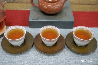 2003年何仕华景迈千年古树茶，业界公认的景迈茶标杆，何仕华配制