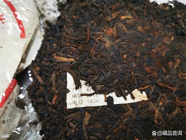 高山绿大树普洱茶历史与品鉴解析，揭示老茶独特韵味