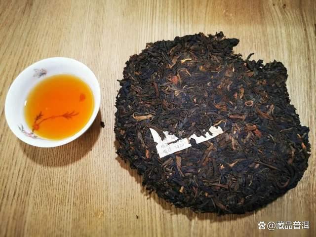 高山绿大树普洱茶历史与品鉴解析，揭示老茶独特韵味