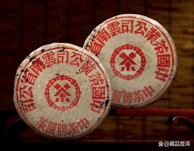 印级普洱茶传奇：红印与蓝印的区别与由来