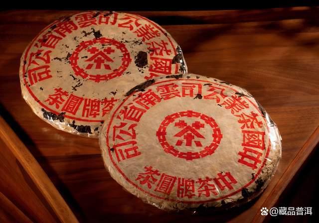 印级普洱茶传奇：红印与蓝印的区别与由来