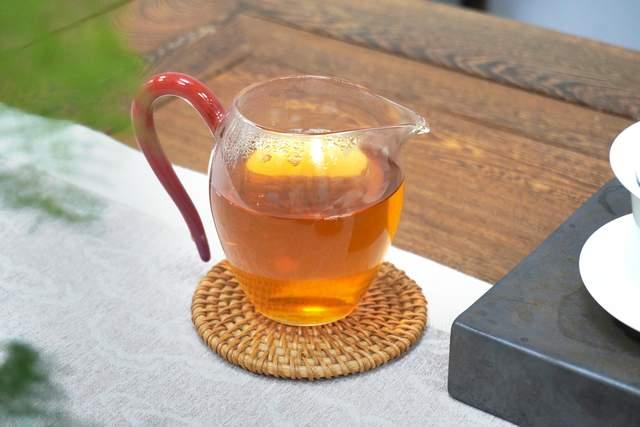 普洱茶苦涩酸味成因解析与品鉴技巧