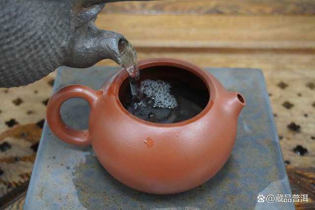 普洱熟茶冲泡技巧，掌握紫砂壶用法与醒茶秘诀