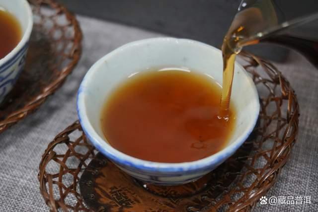 普洱熟茶冲泡技巧，掌握紫砂壶用法与醒茶秘诀