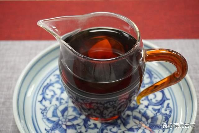 普洱熟茶冲泡技巧，掌握紫砂壶用法与醒茶秘诀