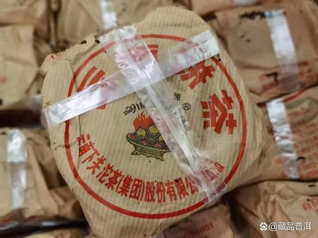下关宝焰牌小铁饼品鉴：经典普洱茶的风味与历史
