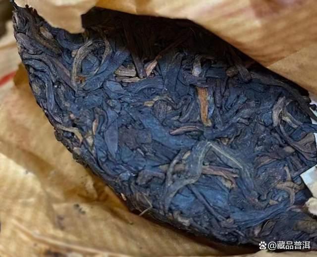 下关宝焰牌小铁饼品鉴：经典普洱茶的风味与历史