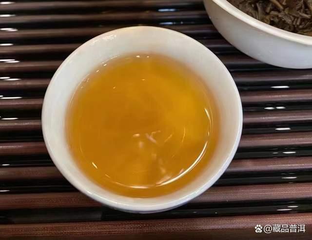 下关宝焰牌小铁饼品鉴：经典普洱茶的风味与历史