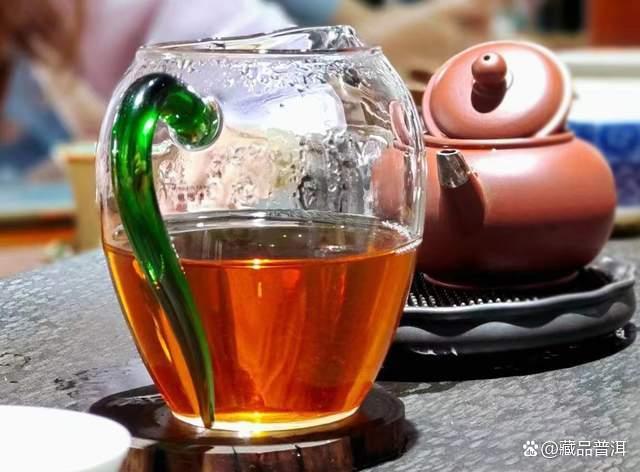 普洱茶冲泡工具选择指南：盖碗与紫砂壶的优缺点对比