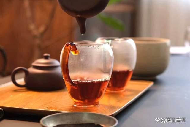 普洱茶冲泡工具选择指南：盖碗与紫砂壶的优缺点对比