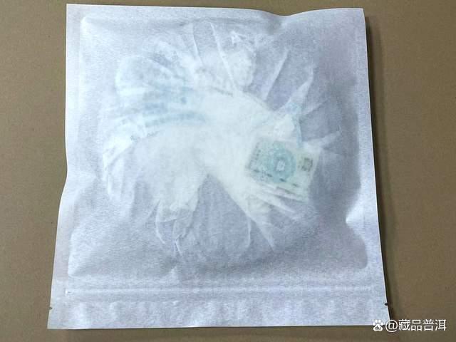 普洱茶存储容器选择指南：告别塑料袋存茶误区