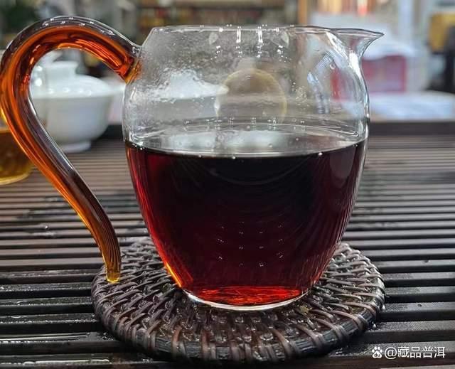 2005年兴海茶厂精品1号孔雀熟饼深度解析