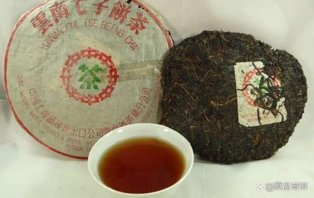 70年代绿字黄印普洱茶品鉴体验 陈年老茶的樟香韵味