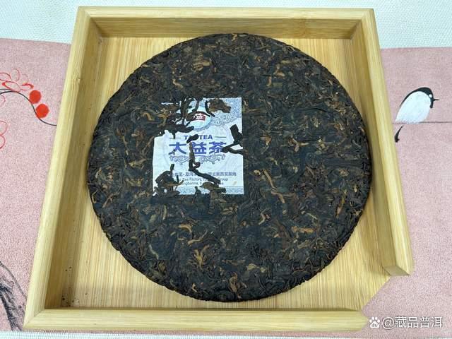 大益1801早春乔木熟饼深度解析，经典复刻高端熟茶品鉴