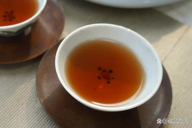 大益1801早春乔木熟饼深度解析，经典复刻高端熟茶品鉴