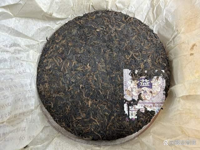 大益金针白莲与7572熟茶对比分析，两款经典茶品特点解析