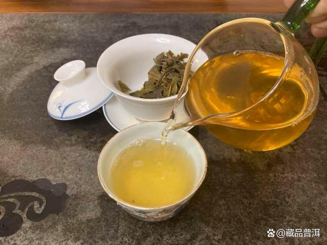 老班章普洱茶发展三时期特点解析，从菜鸟班章到王者地位的演变之路