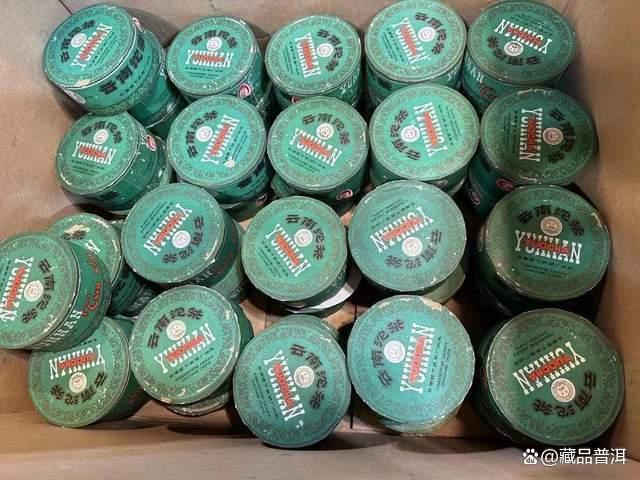 2000年下关绿盒甲沱深度解析，经典普洱茶收藏价值与品鉴体验