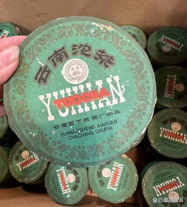 2000年下关绿盒甲沱深度解析，经典普洱茶收藏价值与品鉴体验