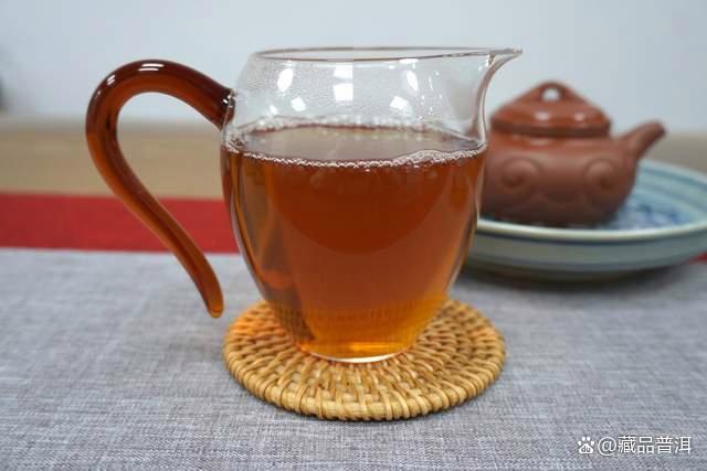 2000年下关绿盒甲沱深度解析，经典普洱茶收藏价值与品鉴体验