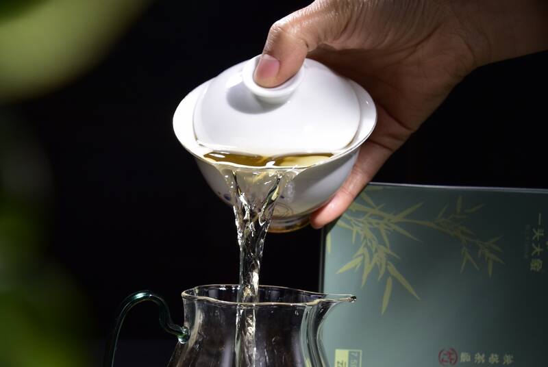 2025年一头大象弄月秧塔茶区大白毫手工龙珠