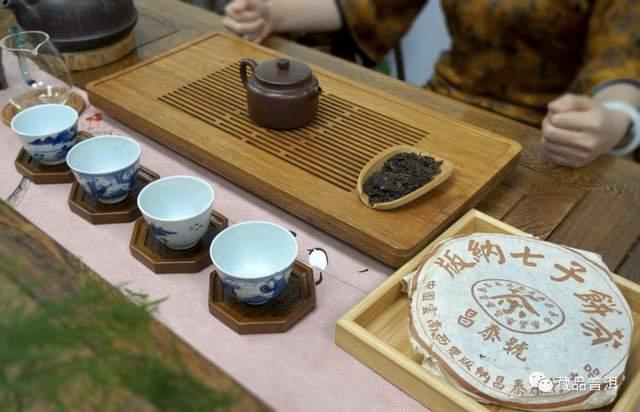 普洱老茶冲泡全攻略：选器投茶醒茶出汤技巧详解