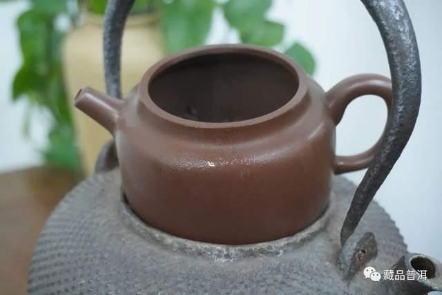普洱老茶冲泡全攻略：选器投茶醒茶出汤技巧详解