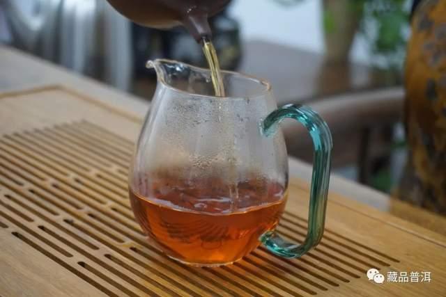 普洱老茶冲泡全攻略：选器投茶醒茶出汤技巧详解