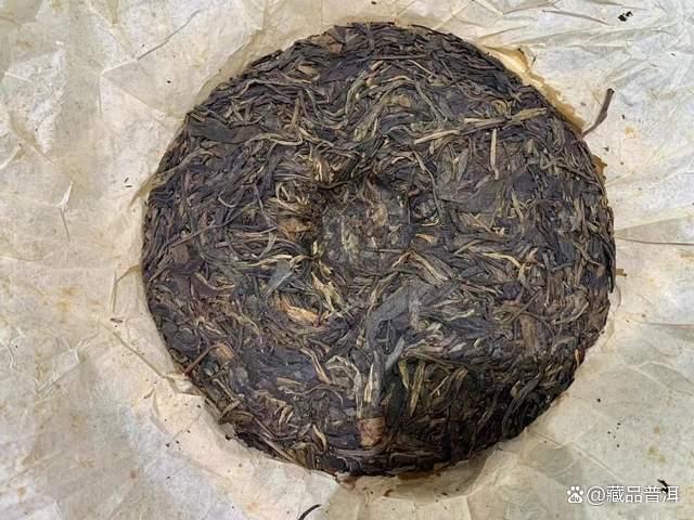 昌泰2004年茶中王橡筋饼解析，易武古树茶王者品质