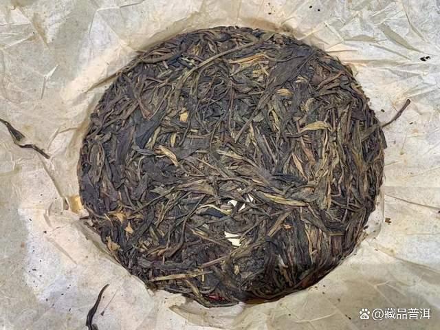 昌泰2004年茶中王橡筋饼解析，易武古树茶王者品质