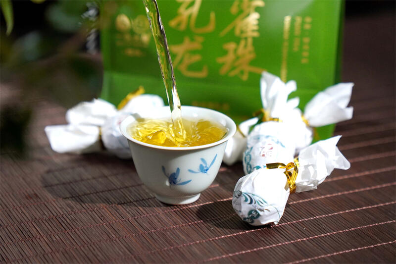 天地人茶厂 一头大象孔雀龙珠普洱生茶