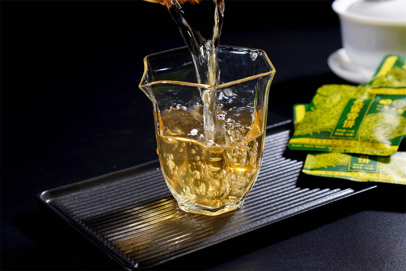 一头大象孔雀香饼普洱生茶 天地人茶厂30年技艺