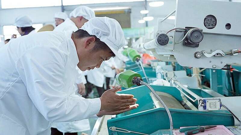 黔西南州第一届“晴隆绿茶杯”机制扁形绿茶技能大赛在沙子镇举行