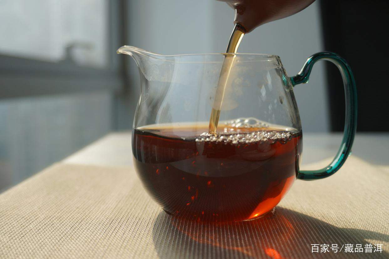 2005年红大益7572熟茶评测：经典配方老熟茶的品质魅力