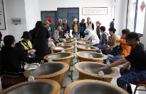 南京溧水晶桥镇：5000亩茶园管护忙 只待春茶溢新香