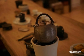 普洱茶煮茶方法全解：适合品种、器具选择与冲泡技巧