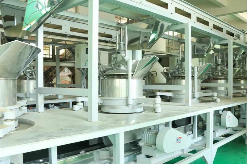 人勤春早 茶香四溢 江城县首批春茶抢“鲜”开采