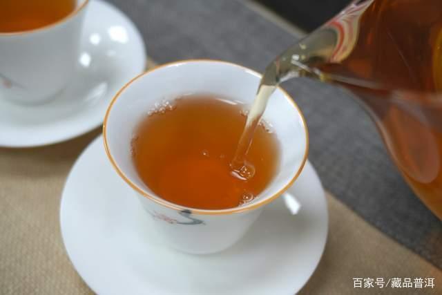 普洱茶冲泡技巧：茶块配碎茶解决浓淡不均问题