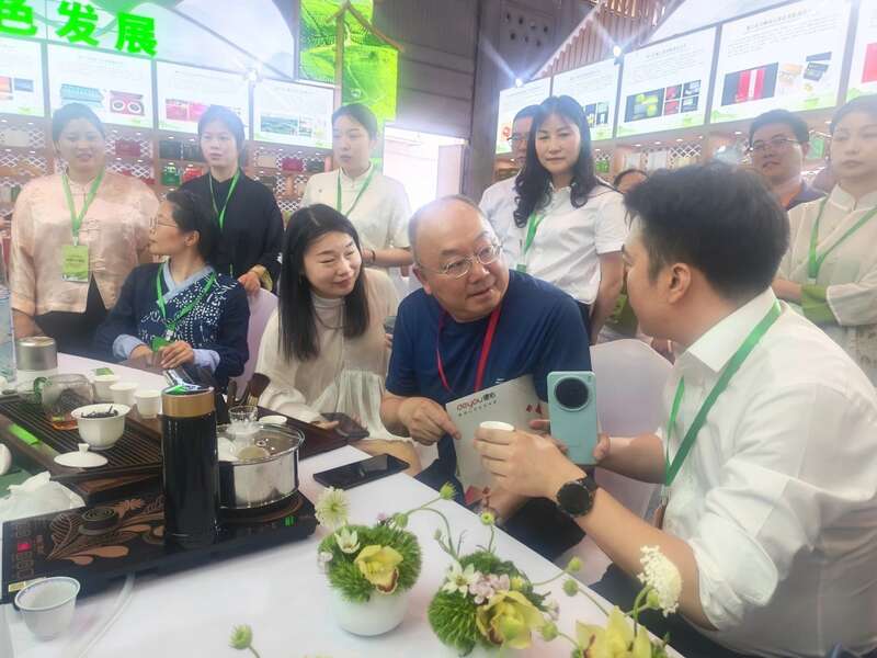 平昌县在第十四届茶博会被评为“精制川茶产业振兴十强县