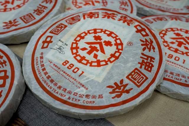 普洱茶茶纸上的棕褐色印记是什么原因，茶油现象是否影响品质