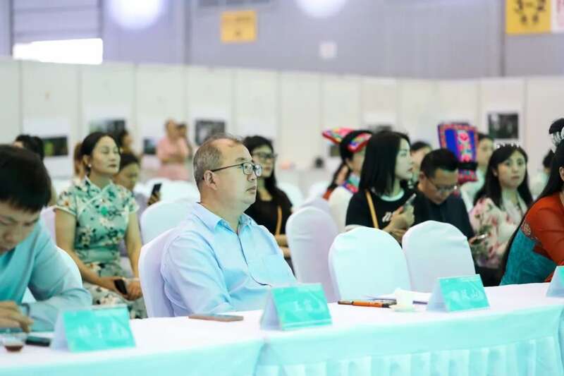 茶文化教育公益项目发布会暨“守护会呼吸的遗产”古树茶文化圆桌会议成功举行