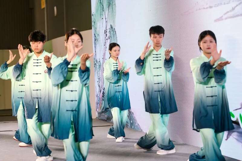 茶文化教育公益项目发布会暨“守护会呼吸的遗产”古树茶文化圆桌会议成功举行