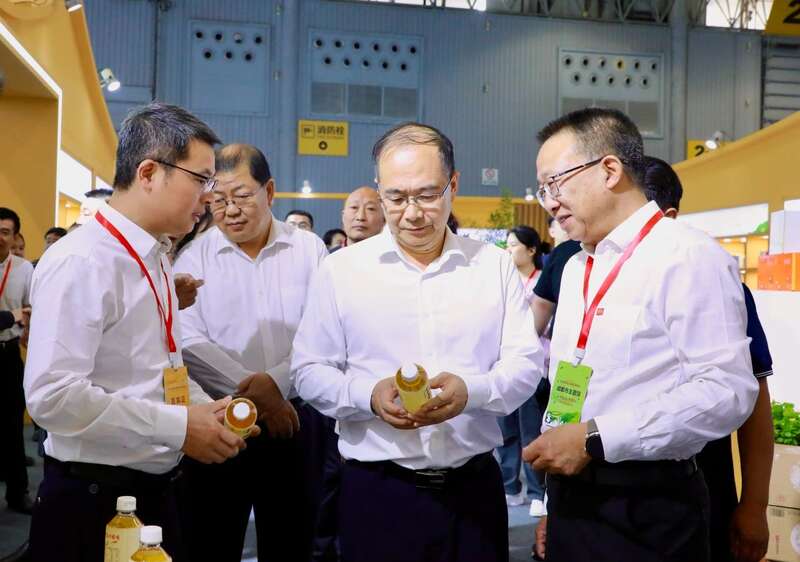 品荣县茉莉花茶饮料！荣县茶陶惊艳亮相四川茶博会！