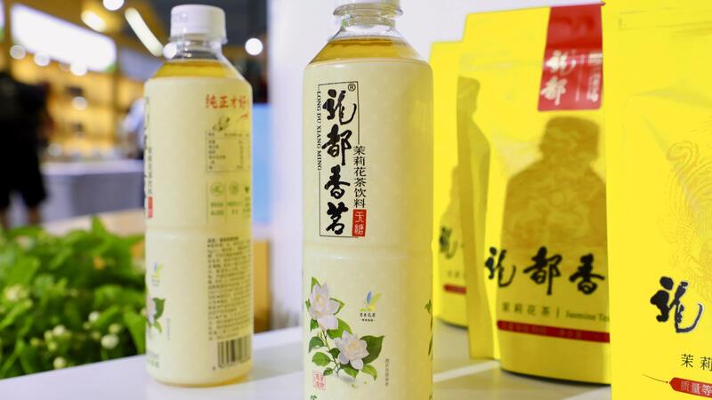 品荣县茉莉花茶饮料！荣县茶陶惊艳亮相四川茶博会！