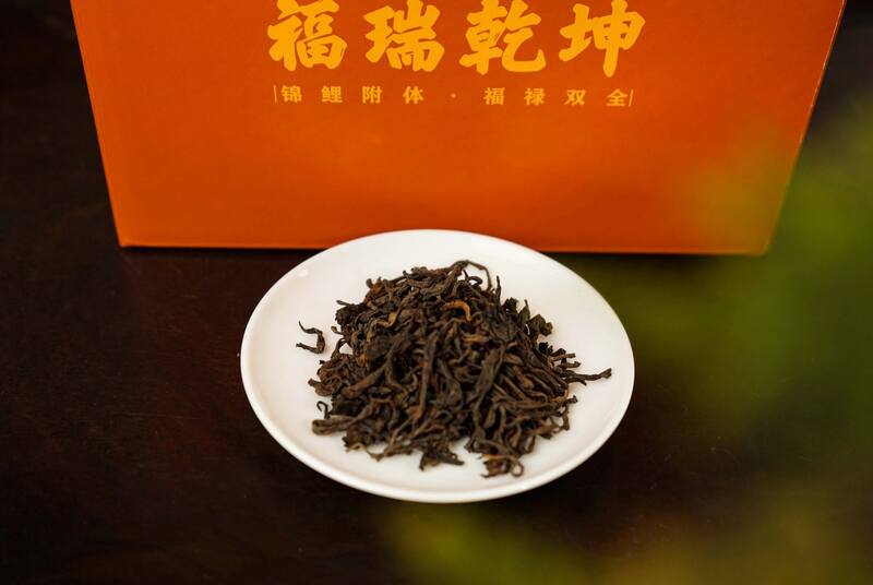 八角亭福瑞乾坤普洱熟茶 天赐福瑞礼，茶中乾坤藏 ; 品岁月陈香，启鸿运人生！
