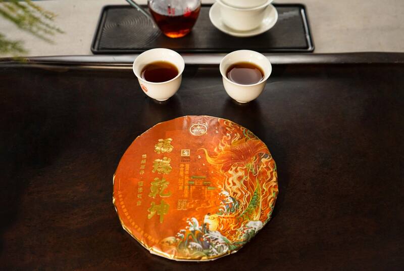 八角亭福瑞乾坤普洱熟茶 天赐福瑞礼，茶中乾坤藏 ; 品岁月陈香，启鸿运人生！