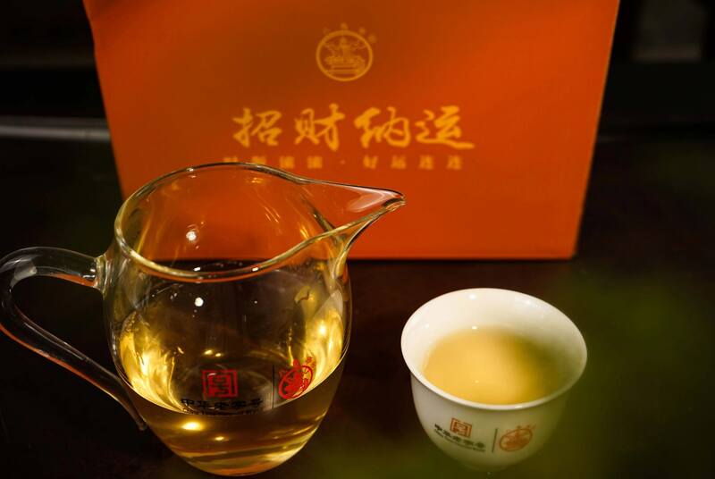 一饼纳福，香茗启运  “招财纳运”普洱生饼，一口甜到心尖！